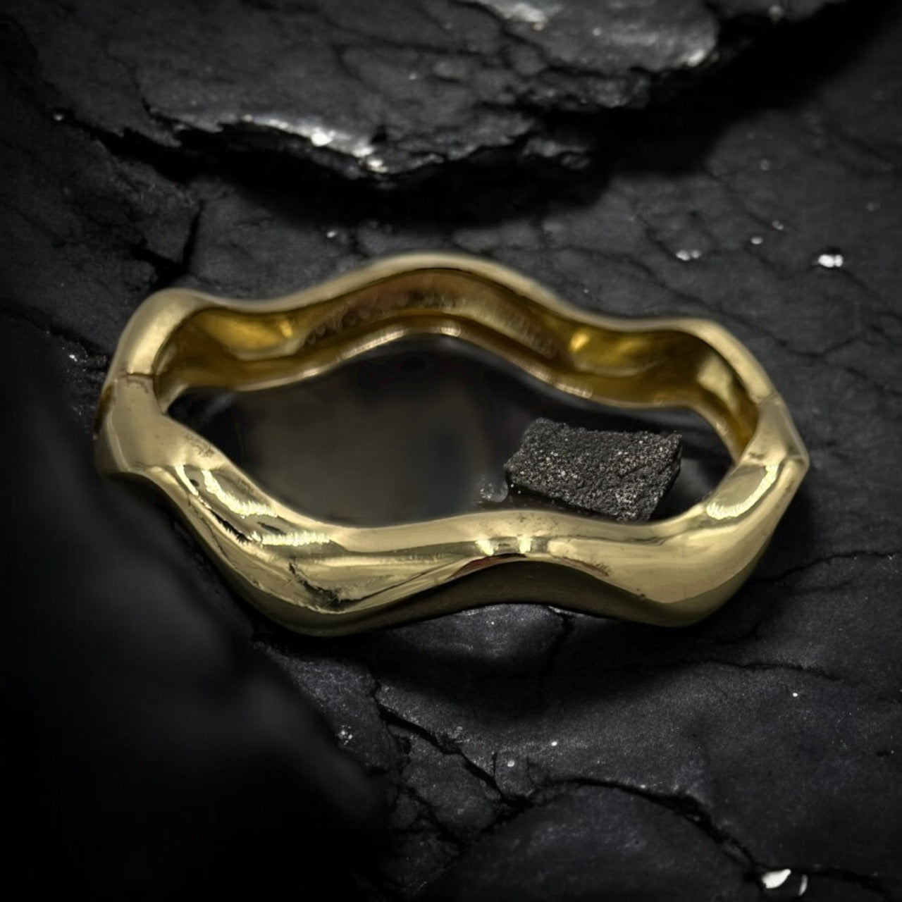 Golden 'zig zag' bangle